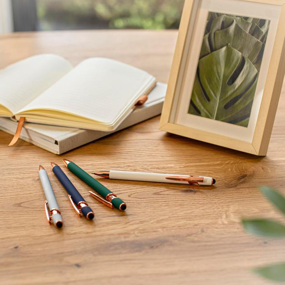 stylo_bille_aluminium_tactile_cuivre_ambiance