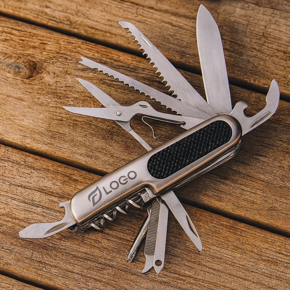 couteau_multifonction_8outils_avec_grip_logo2_ambiance