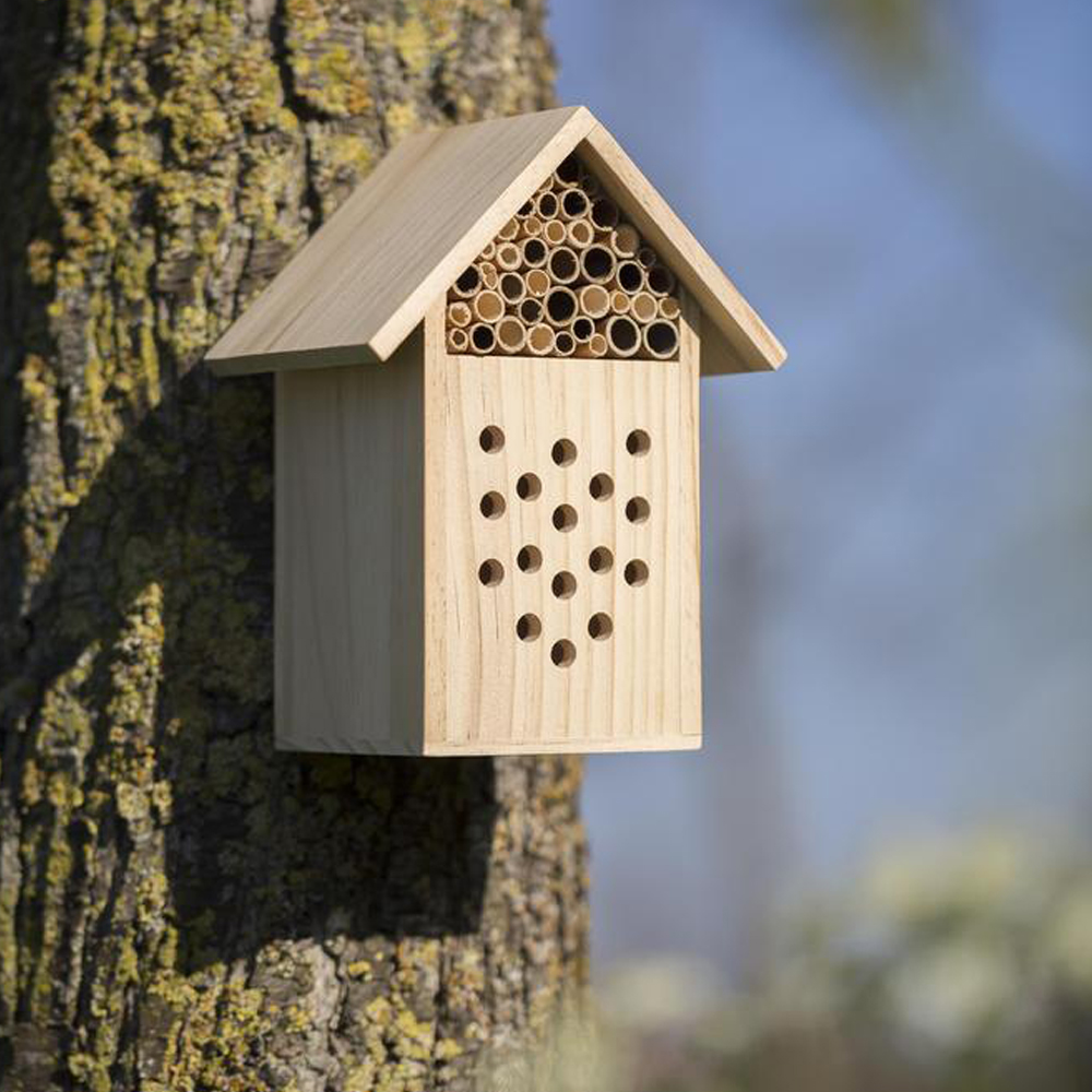 hotel_pour_abeilles_en_bois_ambiance