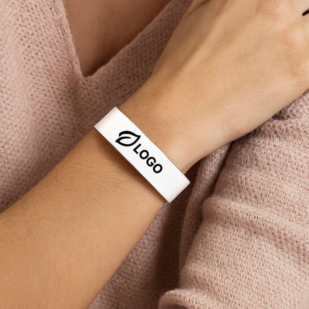 bracelet-fin-femme-personnalisable-logo-ambiance