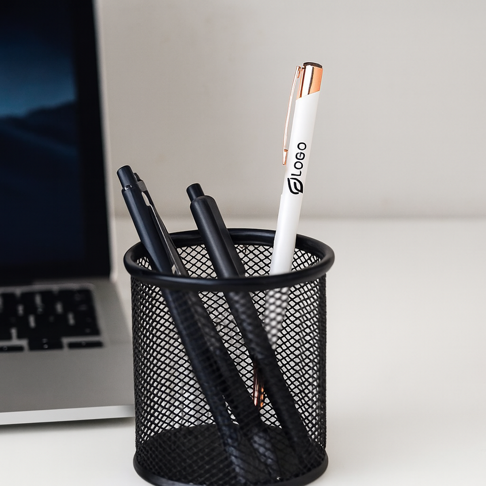 stylo-aluminium-mat-attributs-cuivres-logo-ambiance