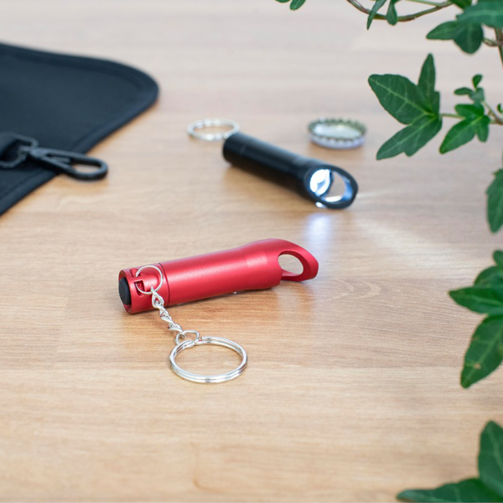 porte-cles_torche_LED_avec_decapsuleur_ambiance