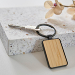 porte-cles_rectangle_metal_noir_bambou_ambiance