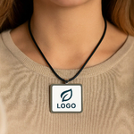 collier_carre_elegant_personnalise_logo2_ambiance