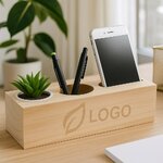 station-de-bureau-bois-gravee-avec-espace-plante-logo-ambiance