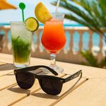 lunettes-de-soleil-plastique-logo-ambiance