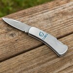 couteau-poche-inox-430-ultra-fin-logo2-ambiance