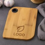 petite-planche-a-decouper-bambou-avec-bague-silicone-logo-ambiance