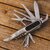 couteau-multifonction-8outils-avec-grip-logo2-ambiance