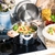 zoom_penne_tomates_basilic_casserole_inox_casteline_anses_bois_de_hetre
