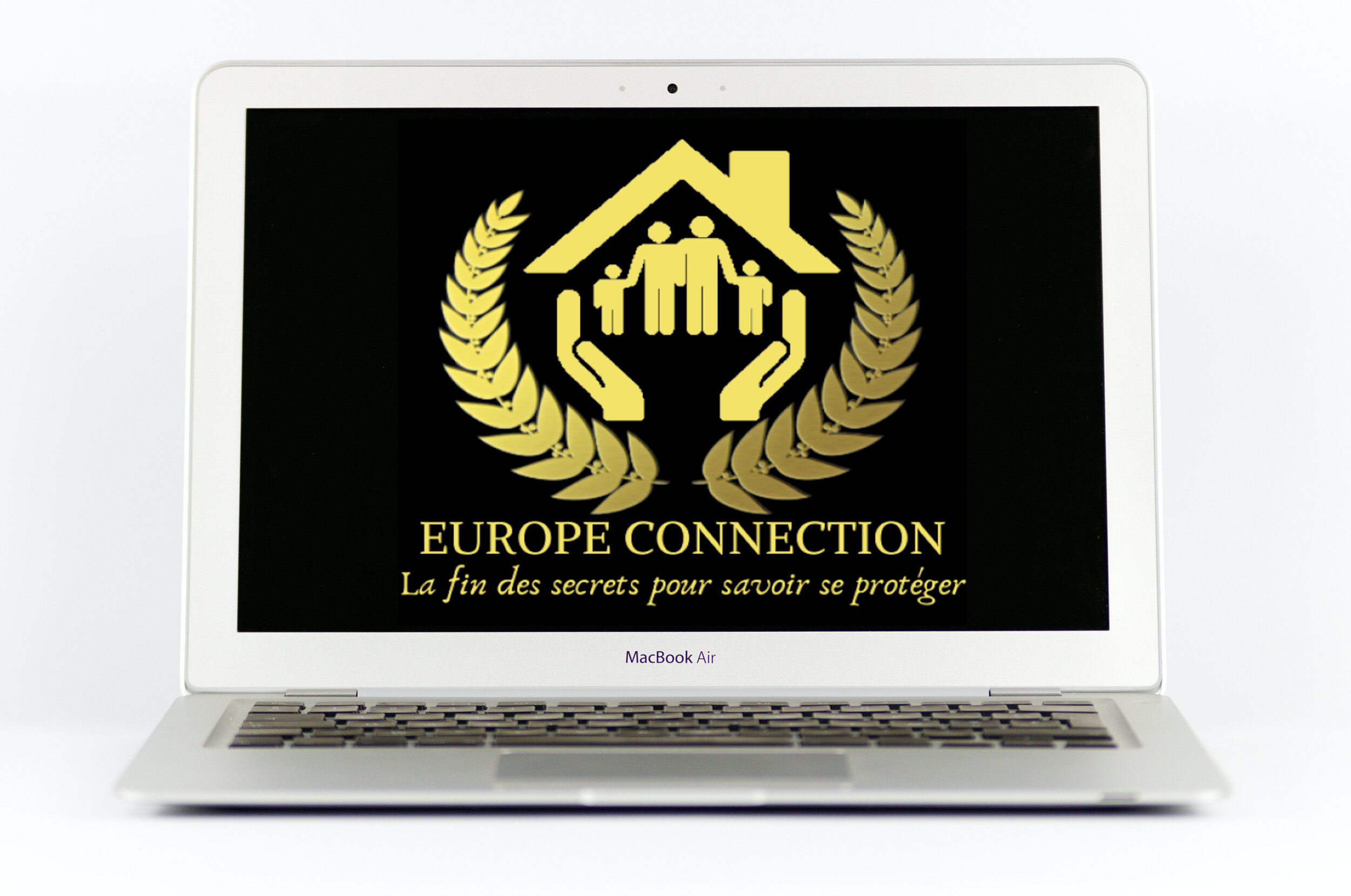 Laptop mit Europe-Connection-Logo auf dem Bildschirm