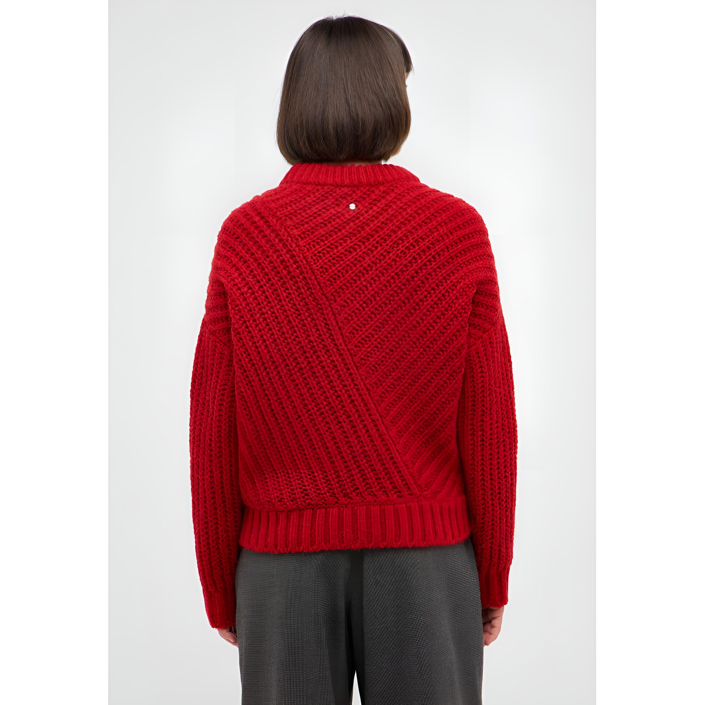 pull-rouge-uni-avec-un-col-rond-cotele-et-des-manches-longues2-fotor-20251115125933