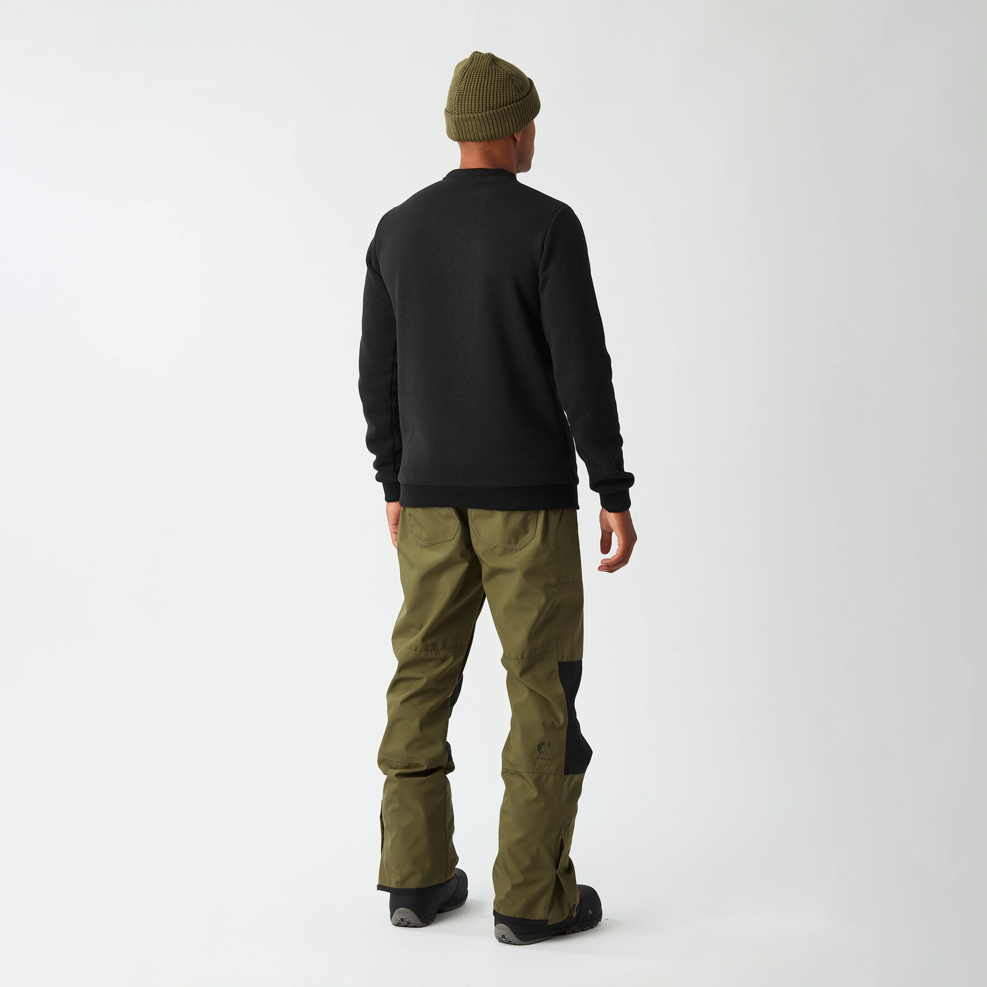 SMT0169_TOFU-SWEATER_BLACK_A_P_02-fotor-20251120173225