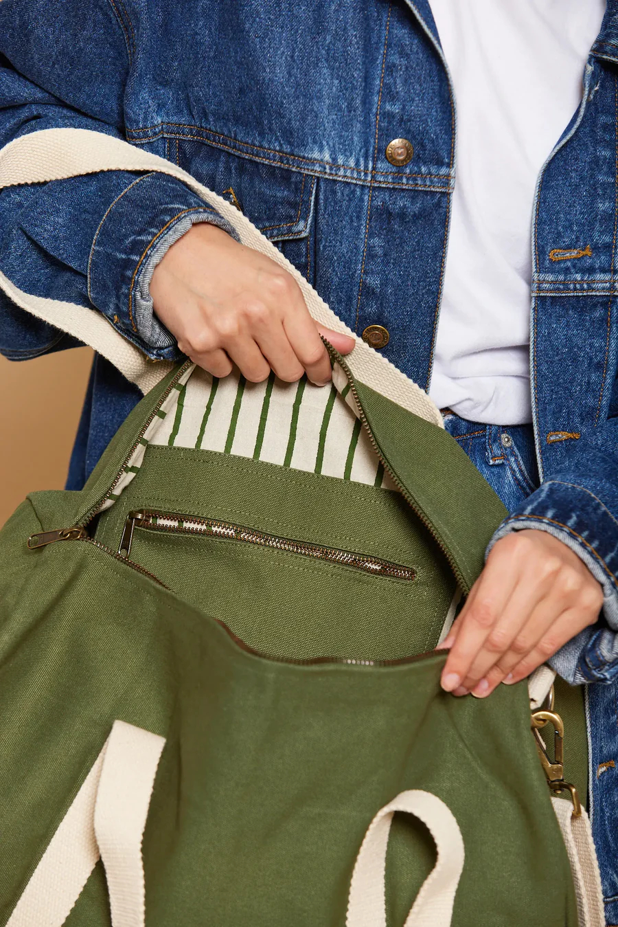 simon-sac-polochon-olive-interieur_900x-fotor-2025112215212
