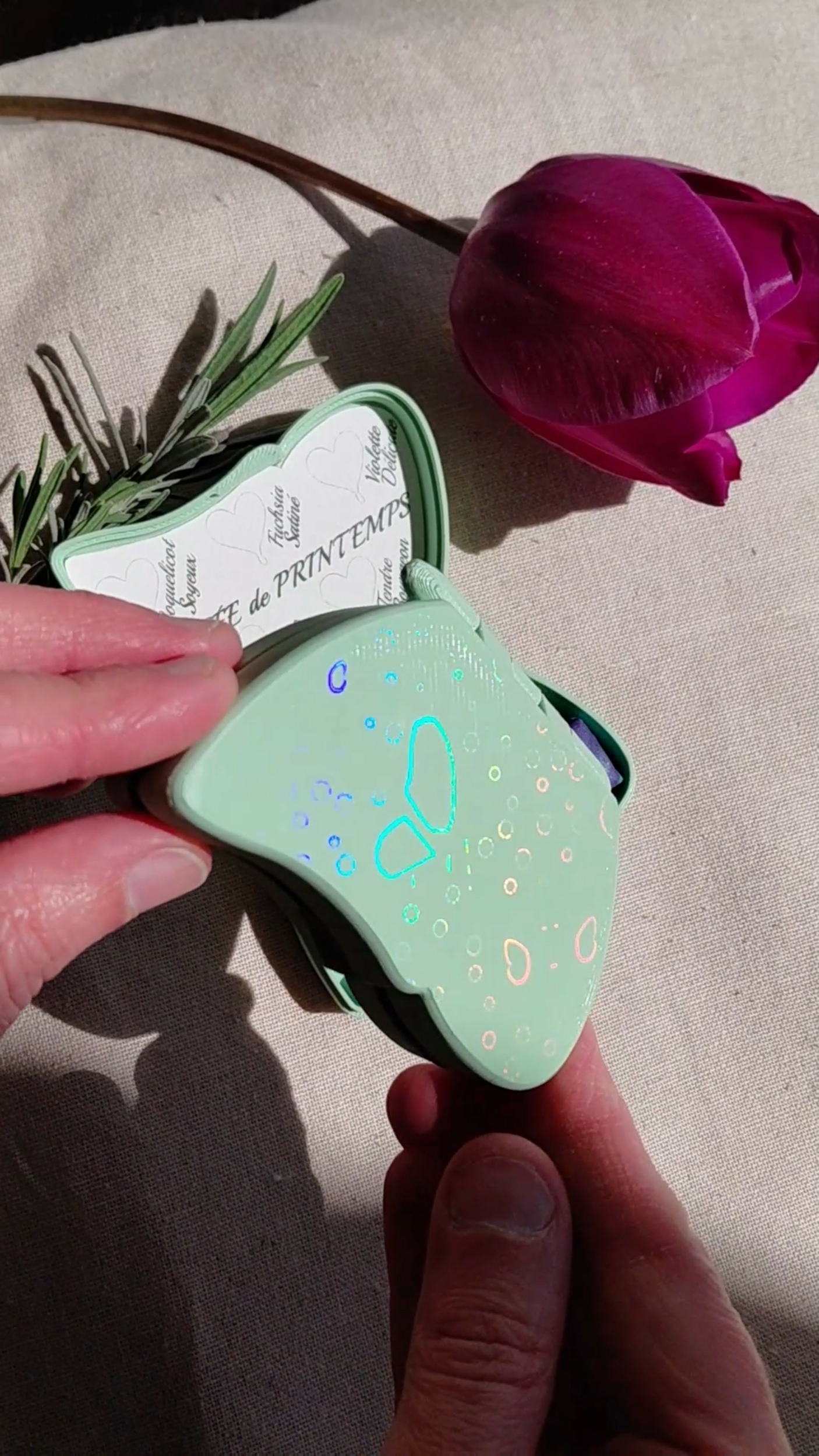 ROSÉE DE PRINTEMPS – effet holographique de l’écrin en impression 3D