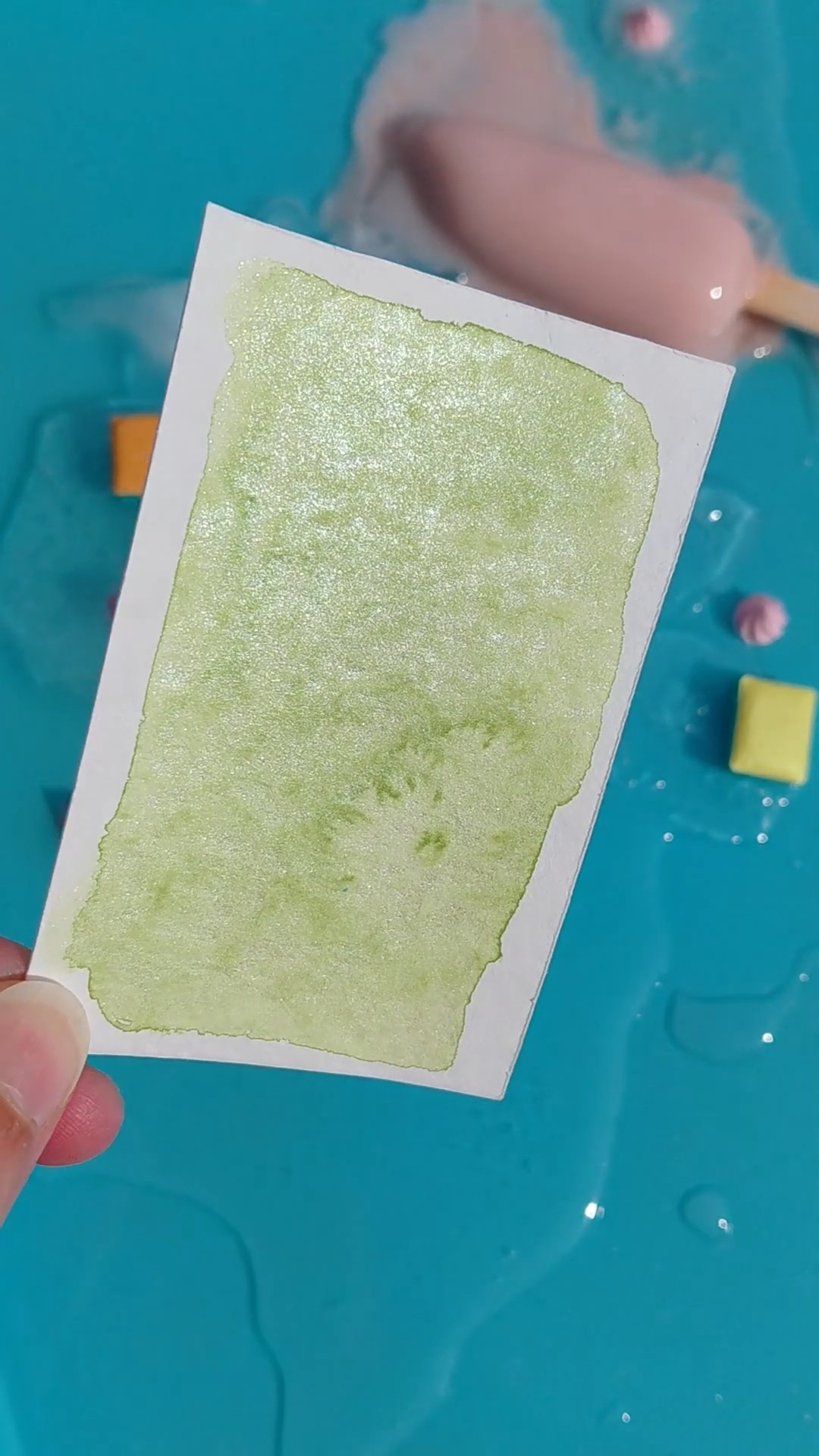 GLACE PISTACHE – aquarelle vert nacré aux reflets scintillants