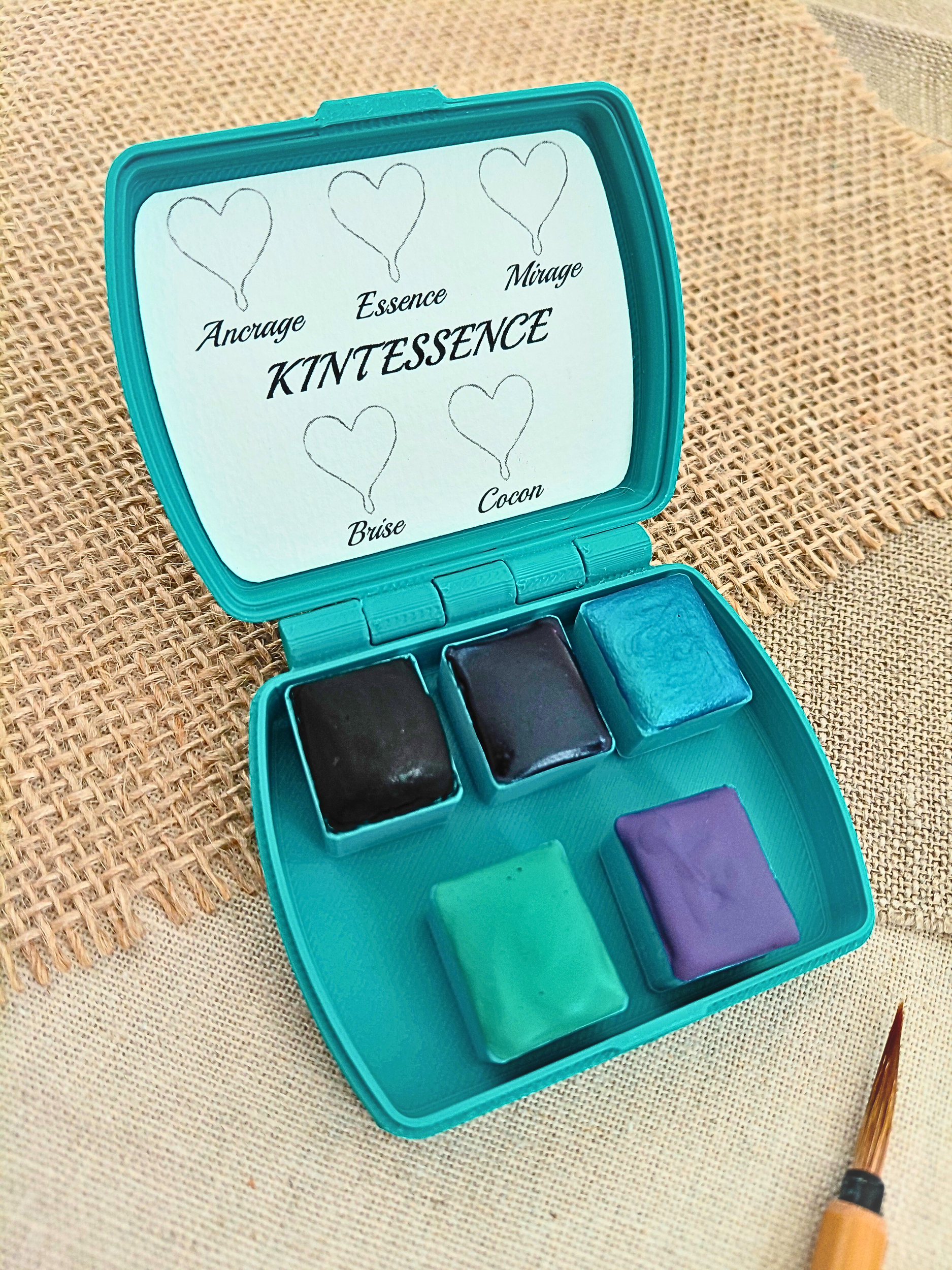 KINTESSENCE – set signature de Koeur Turquoise dans son écrin turquoise