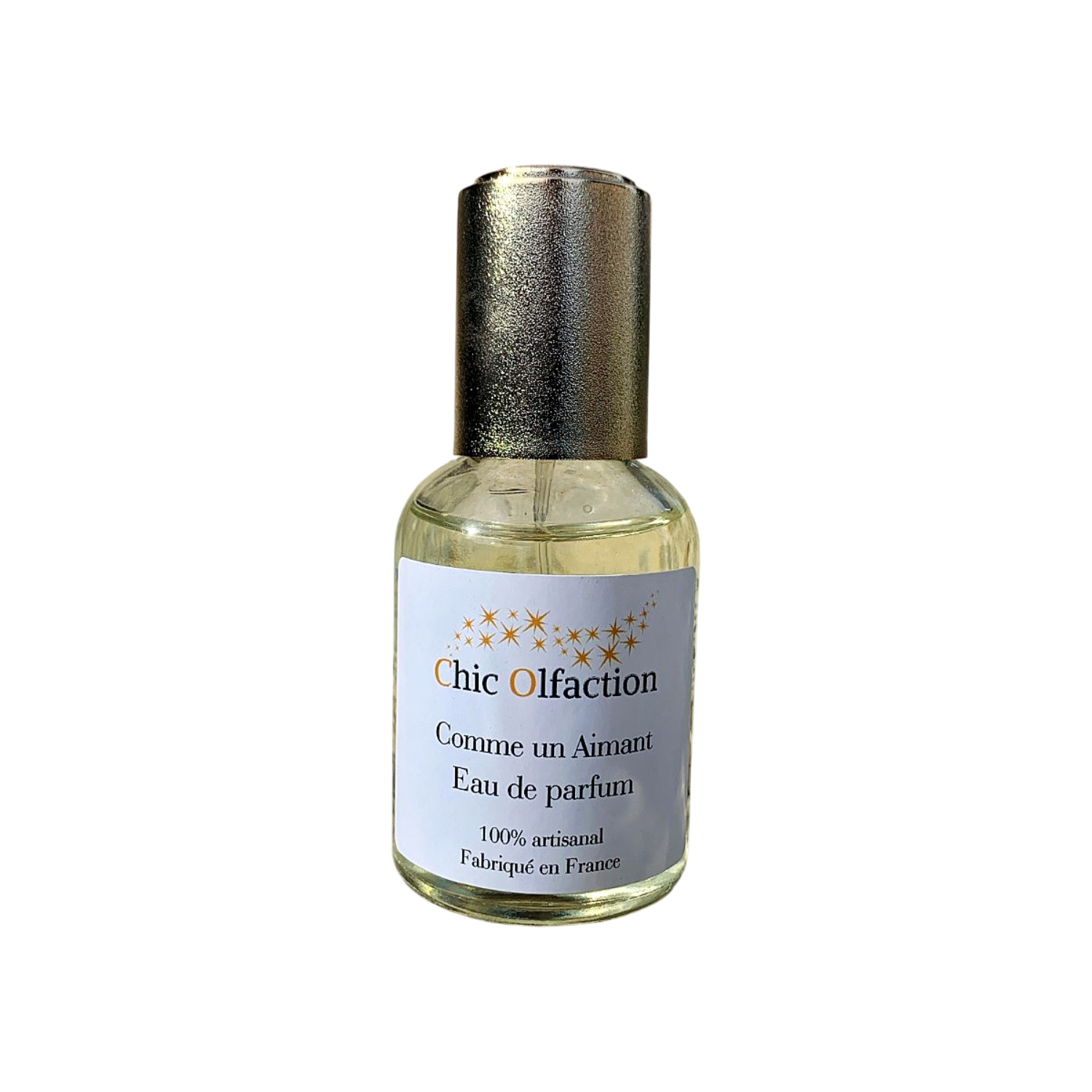 vaporisateur tube avec bouchon or sur fond blanc de 50 ml deau de parfum portant le nom de comme un aimant