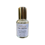 bouteille deau de parfum de la marque chic olfaction sur fond blanc portant le nom de fleur deau de la famille olfactive aquatique fleuri