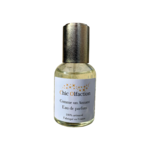 vaporisateur tube avec bouchon or sur fond blanc de 50 ml deau de parfum portant le nom de comme un aimant