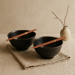 Bol minimaliste avec baguettes et vase