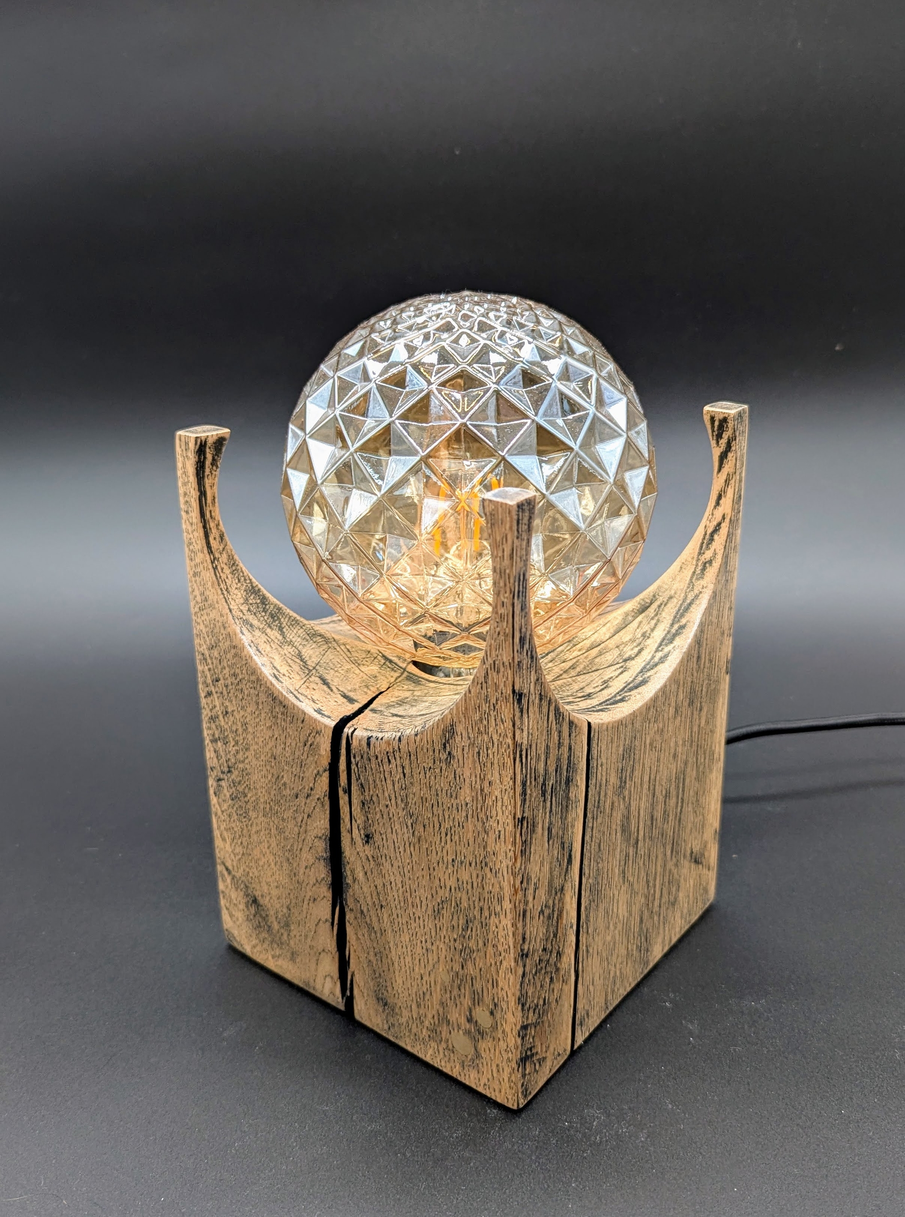 lampe Stella (chêne teinté vieilli)