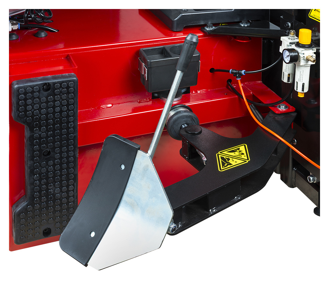 Démonte-pneus-automatique-REDATS-M-250FI-avec-bras-d-assistance-3D-2-et-gonfleur (13)