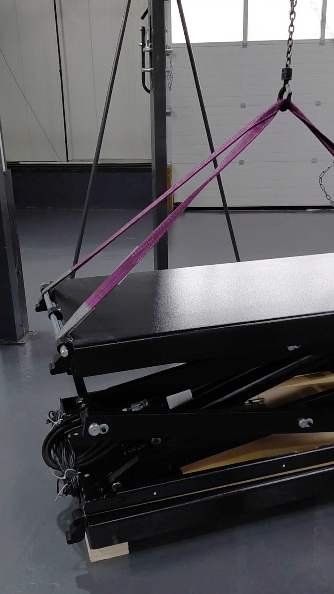 Fixation d’un pont ciseaux 3 tonnes dans l’atelier neuf de Richemont