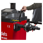 Équilibreuse de roues 100% automatique  – REDATS W-640-11