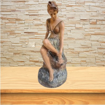 statue