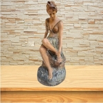 statue