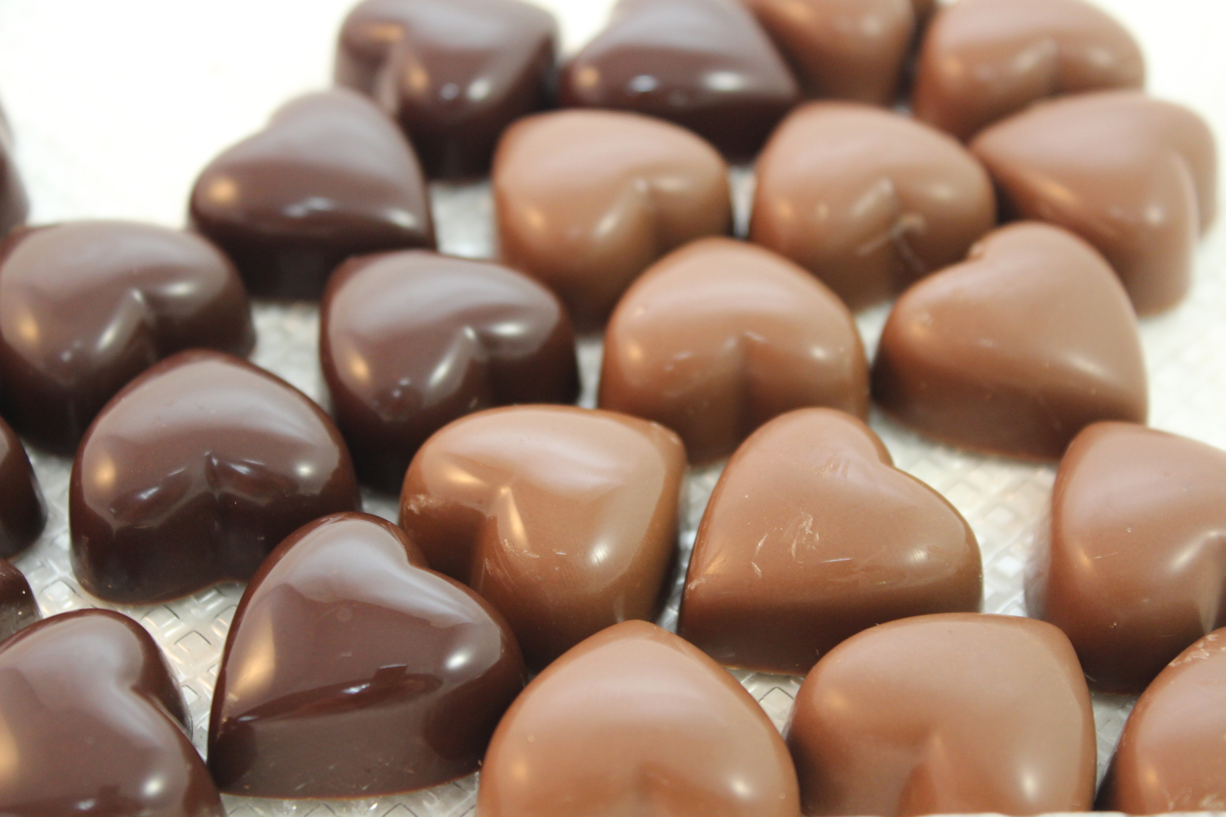 310 L&amp;N - COEURS PRALINE FEUILLETINE CHOCOLAT LAIT &amp; NOIR (30)