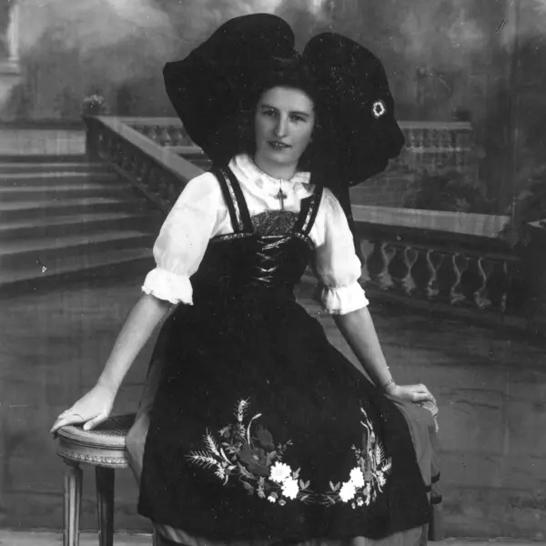 paulette soeur nesti costume traditionnel alsacienne