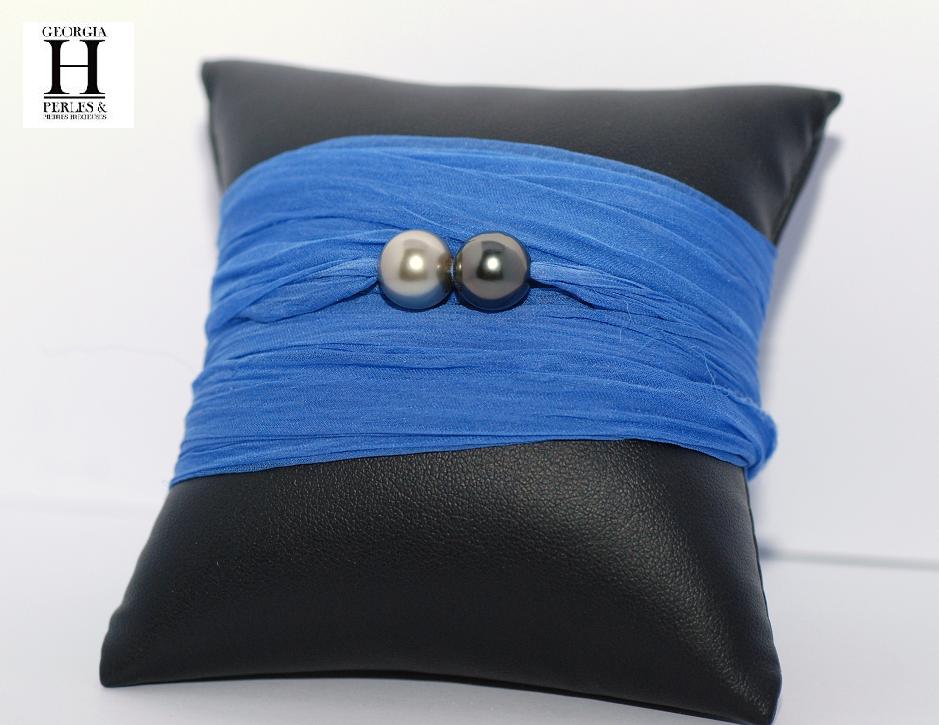 Bracelet manchette soie bleue et perles de tahiti