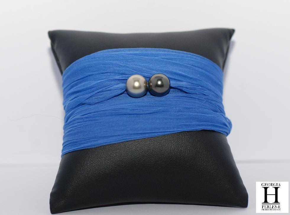 Bracelet manchette soie bleue et perles de tahiti (3)