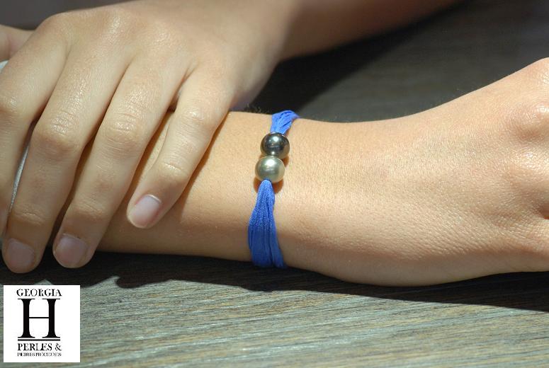 Bracelet manchette soie bleue et perles de tahiti (5)