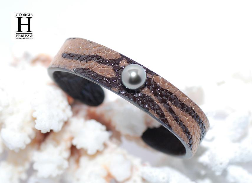 Bracelet Africa galuchat zébré et perle de tahiti (5)