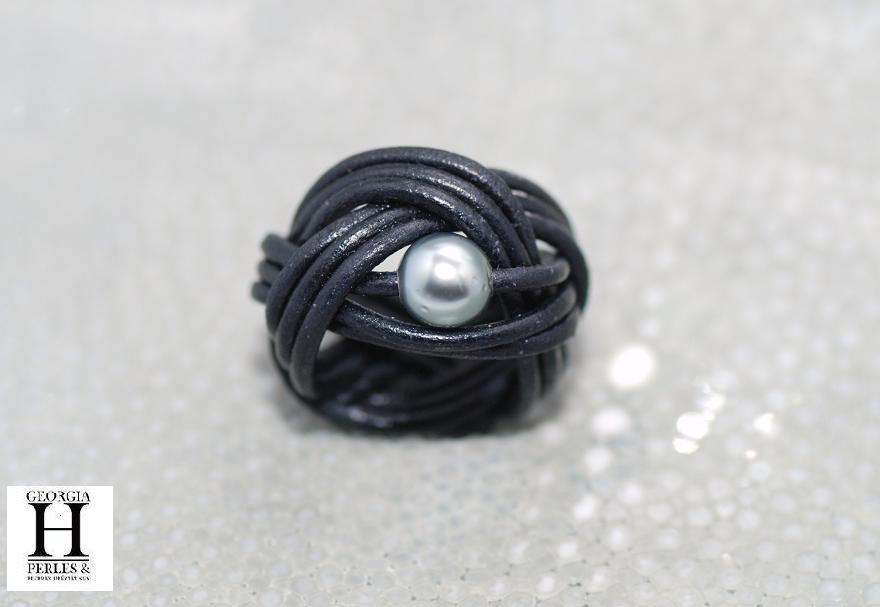Bague noeud cuir noir et perle de tahiti