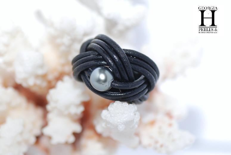 Bague noeud cuir noir et perle de tahiti (4)