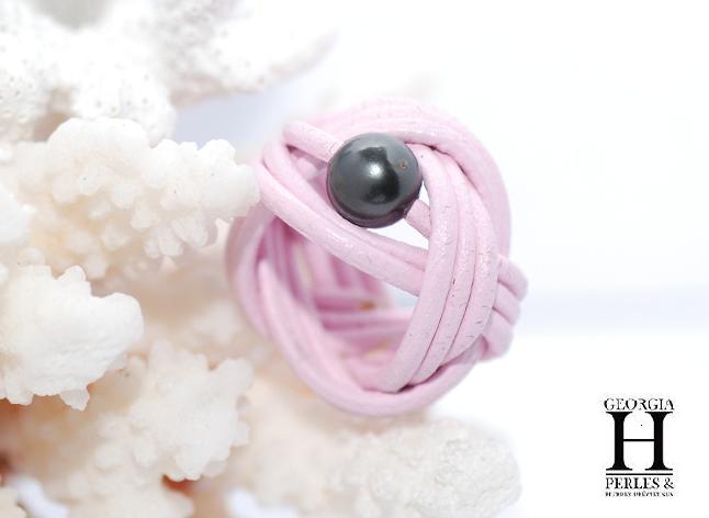 Bague noeud cuir rose et perle de tahiti (4)
