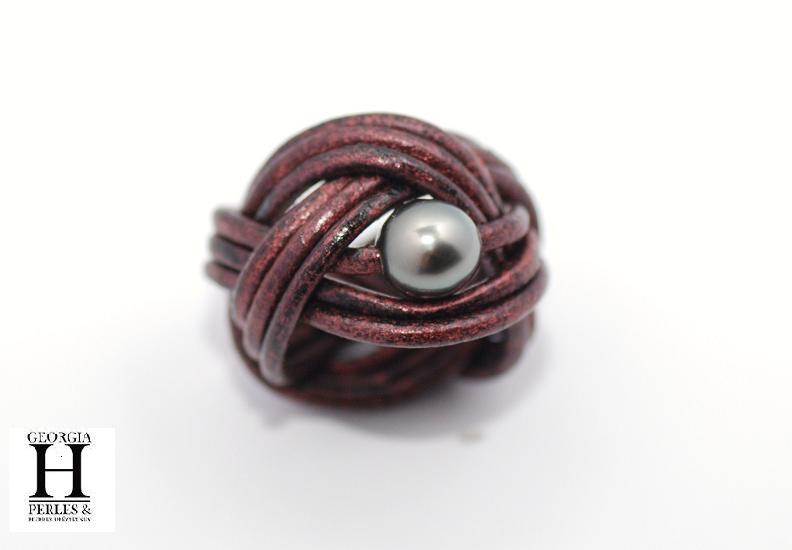 Bague noeud cuir aubergine et perle de tahiti