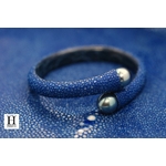 Bracelet Africa galuchat bleu et perles de tahiti (6)