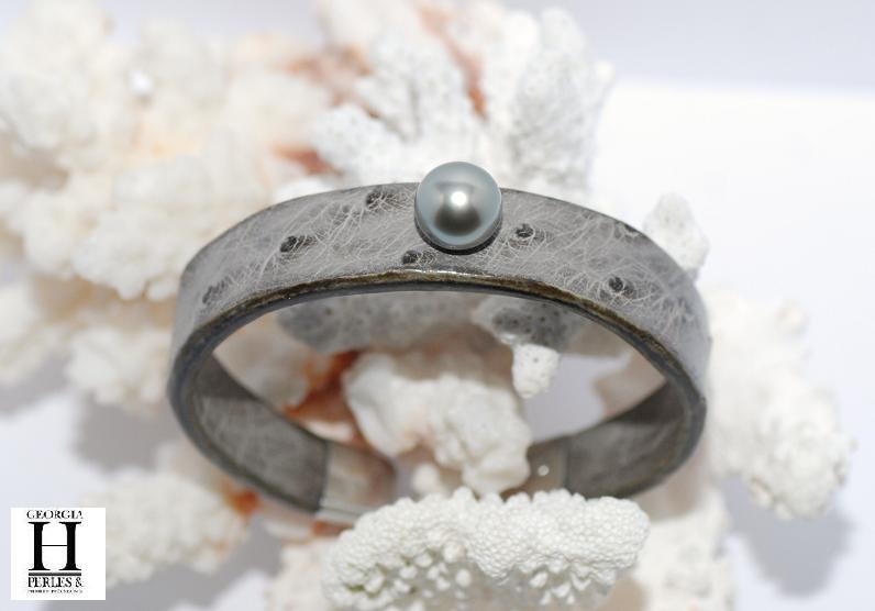 Bracelet Africa autruche grise et perle de tahiti (4)