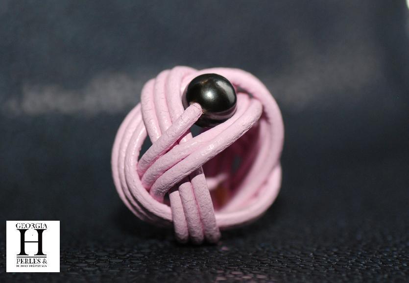 Bague noeud cuir rose et perle de tahiti (9)