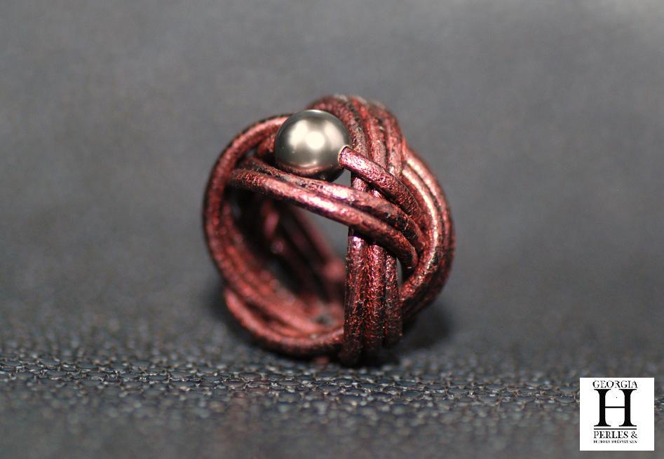 Bague noeud cuir aubergine et perle de tahiti (10)