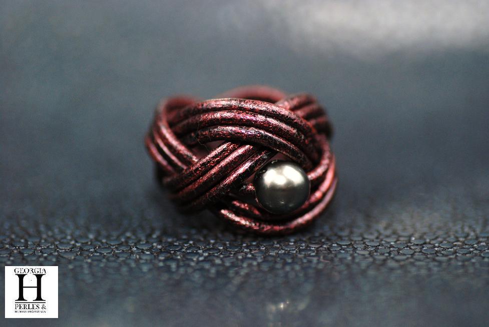 Bague noeud cuir aubergine et perle de tahiti (9)