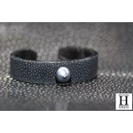 Bracelet Africa galuchat noir et perle de tahiti (7)