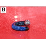 Bague cuir de raie galuchat bleu et perle de tahiti (2)