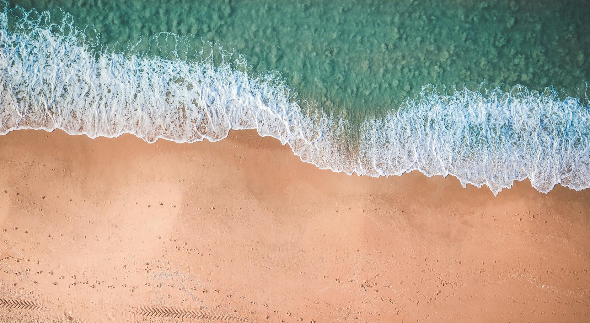 photographie de vue aerienne de l ocean