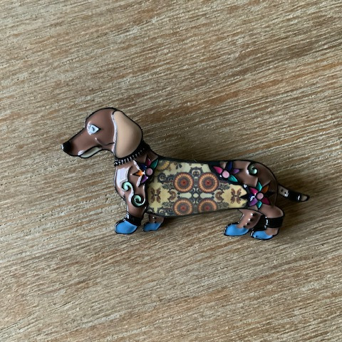 broche teckel fleurs taupe